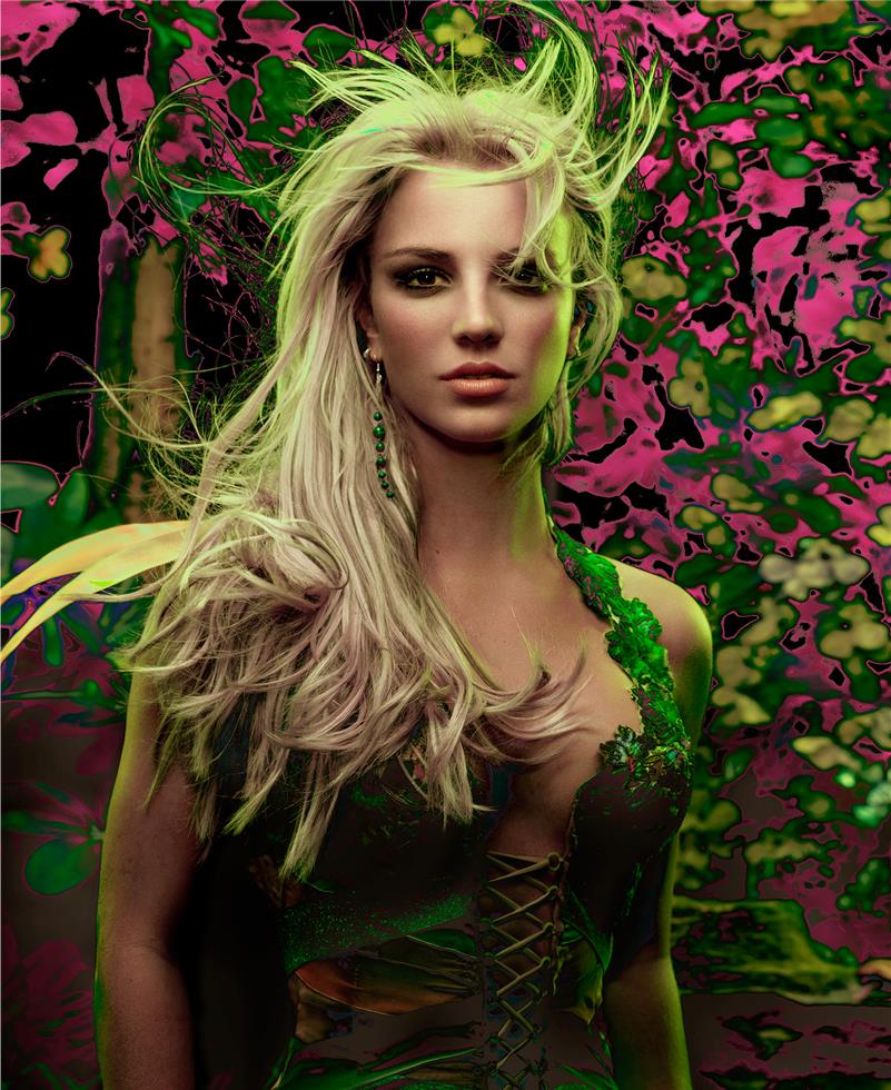 brittany spears green dress Britney Spears Looks Great In Skin-Tight Dress (PHOTOS)