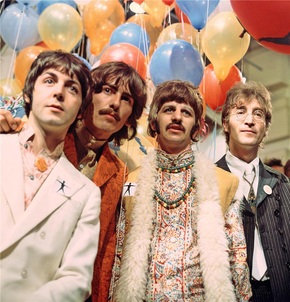 THE BEATLES A CELEBRATION 豪華本 814qRNkQPRL._UF1000,1000_QL80_.jpg