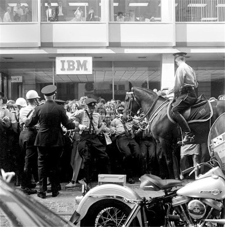 The Beatles fans, IBM - Morrison Hotel Gallery