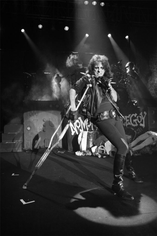 Alice Cooper, Crutch - Morrison Hotel Gallery