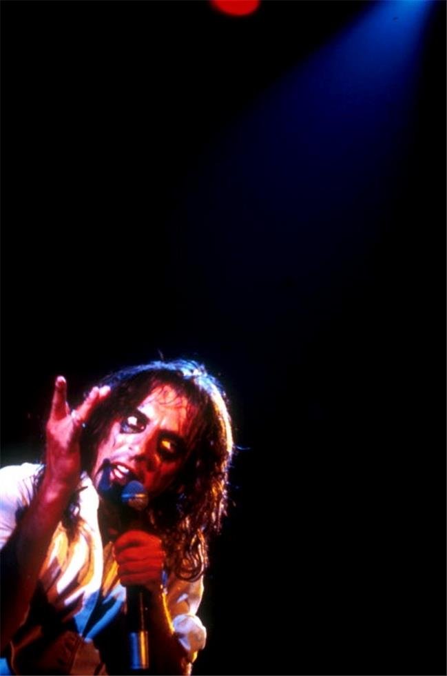 Alice Cooper, Lake Tahoe, NV, 1975 - Morrison Hotel Gallery