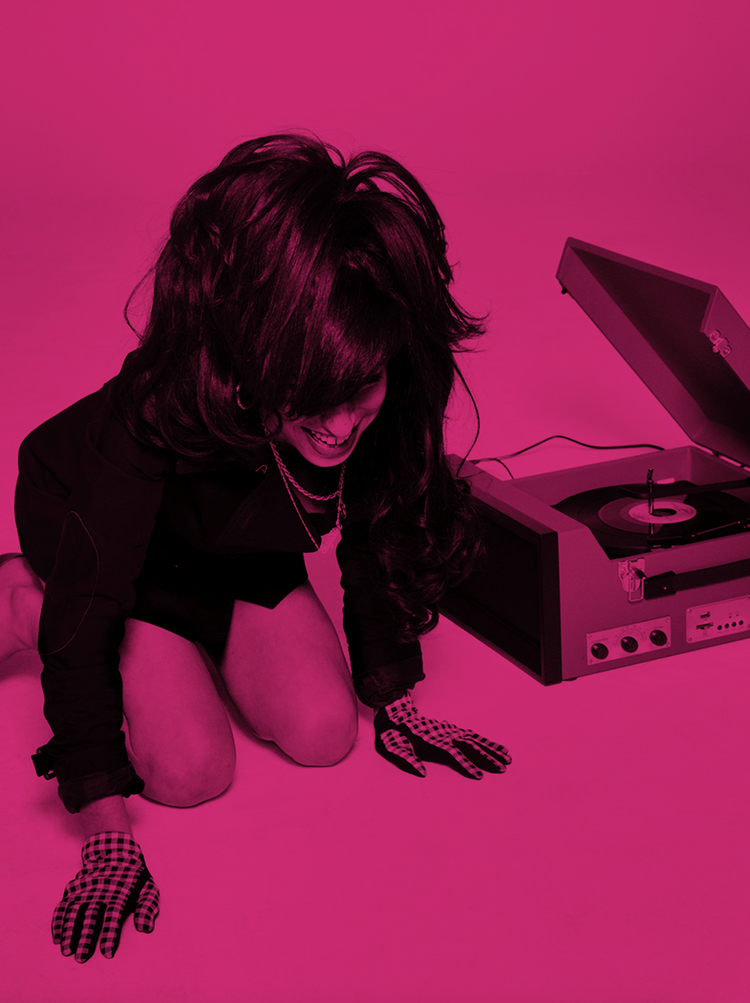 Amy Winehouse, Spinning records, London 2010 - Morrison Hotel Gallery