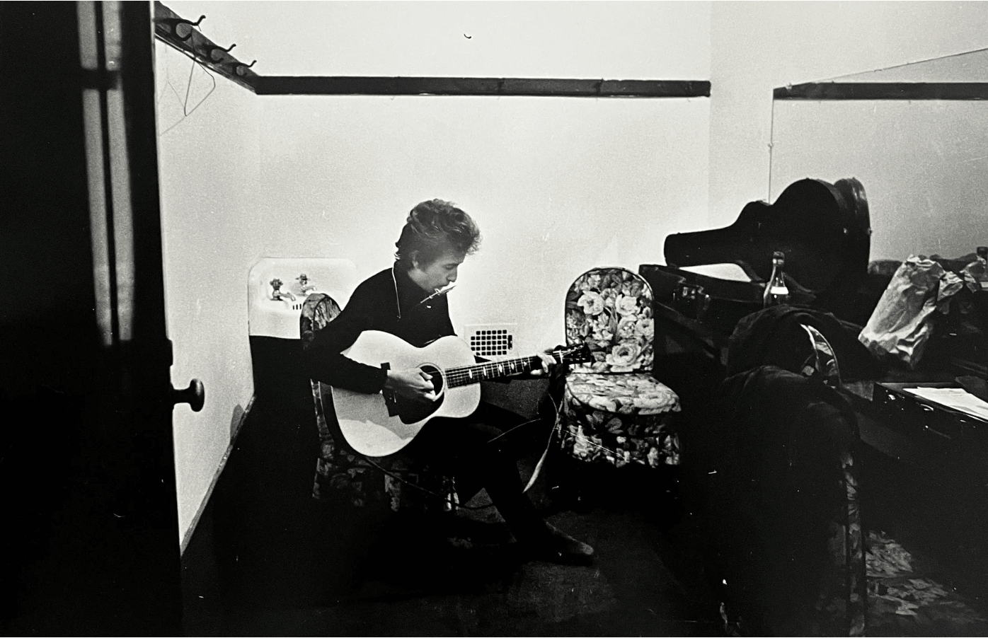 Bob Dylan in Dressing Room at Town Hall, Philadelphia, PA, 1964 - Morrison Hotel Gallery