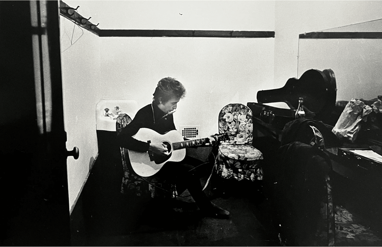 Bob Dylan in Dressing Room at Town Hall, Philadelphia, PA, 1964 - Morrison Hotel Gallery