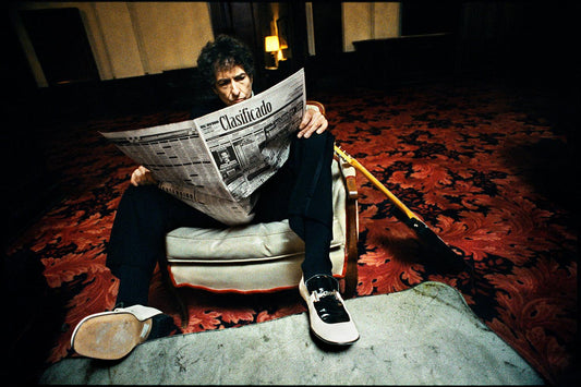 Bob Dylan Reading the Newspaper, Los Angeles, CA, 1999 - Morrison Hotel Gallery