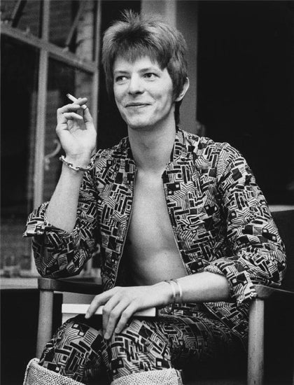 how many cigarettes did david bowie smoke a day Inside Bowie's Final Years David Bowie smoking during rehearsals