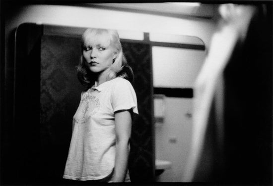 Debbie Harry, Looking in Mirror, 1977 - Morrison Hotel Gallery