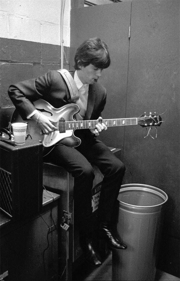 Keith Richards, The Rolling Stones, Backstage, 1965 - Morrison Hotel Gallery