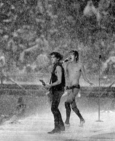 Mick Jagger, Keith Richards in Dallas rainstorm, 1981 - Morrison Hotel Gallery