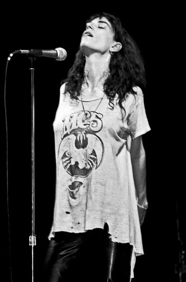 Patti Smith Performing, 1978 - Morrison Hotel Gallery