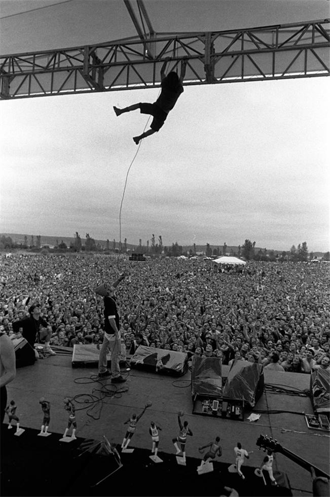 Pearl Jam, Drop in the Park - Morrison Hotel Gallery
