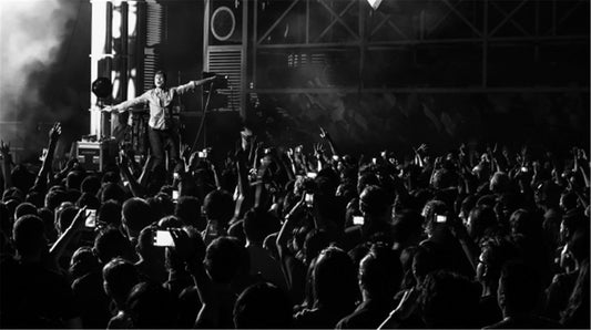 Suede, Crowd Panorama - Morrison Hotel Gallery
