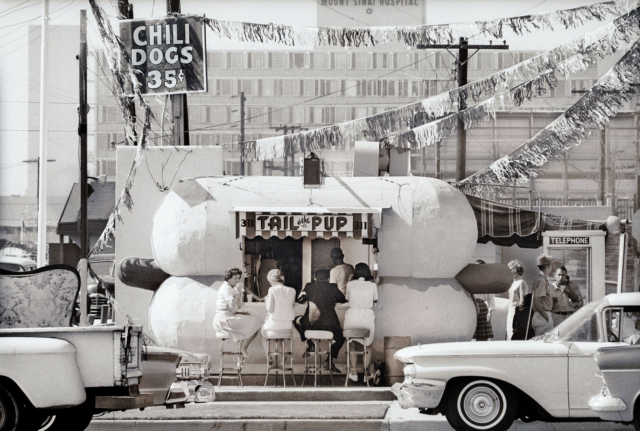Tail O’ the Pup, Hotdog Stand Los Angeles, 1963 - Morrison Hotel Gallery